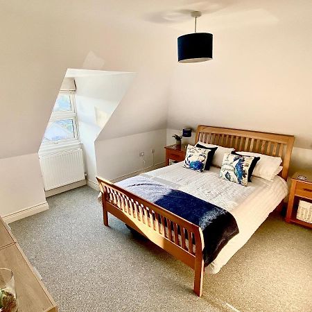 Swanage Holiday Penthouse Apartment, Moments From Beach And Town, On Site Parking, Fast Wifi, Sleeps Up To 6, Rated Exceptional Exteriör bild