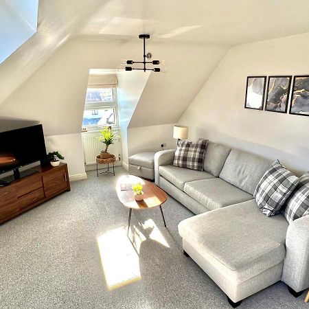 Swanage Holiday Penthouse Apartment, Moments From Beach And Town, On Site Parking, Fast Wifi, Sleeps Up To 6, Rated Exceptional Exteriör bild