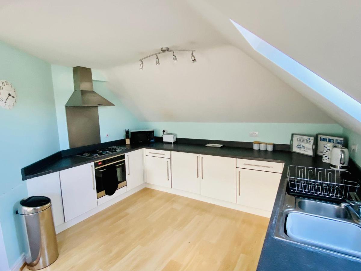 Swanage Holiday Penthouse Apartment, Moments From Beach And Town, On Site Parking, Fast Wifi, Sleeps Up To 6, Rated Exceptional Exteriör bild