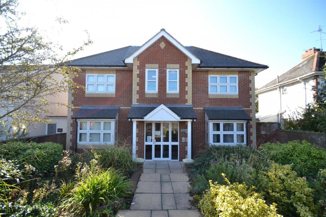 Swanage Holiday Penthouse Apartment, Moments From Beach And Town, On Site Parking, Fast Wifi, Sleeps Up To 6, Rated Exceptional Exteriör bild