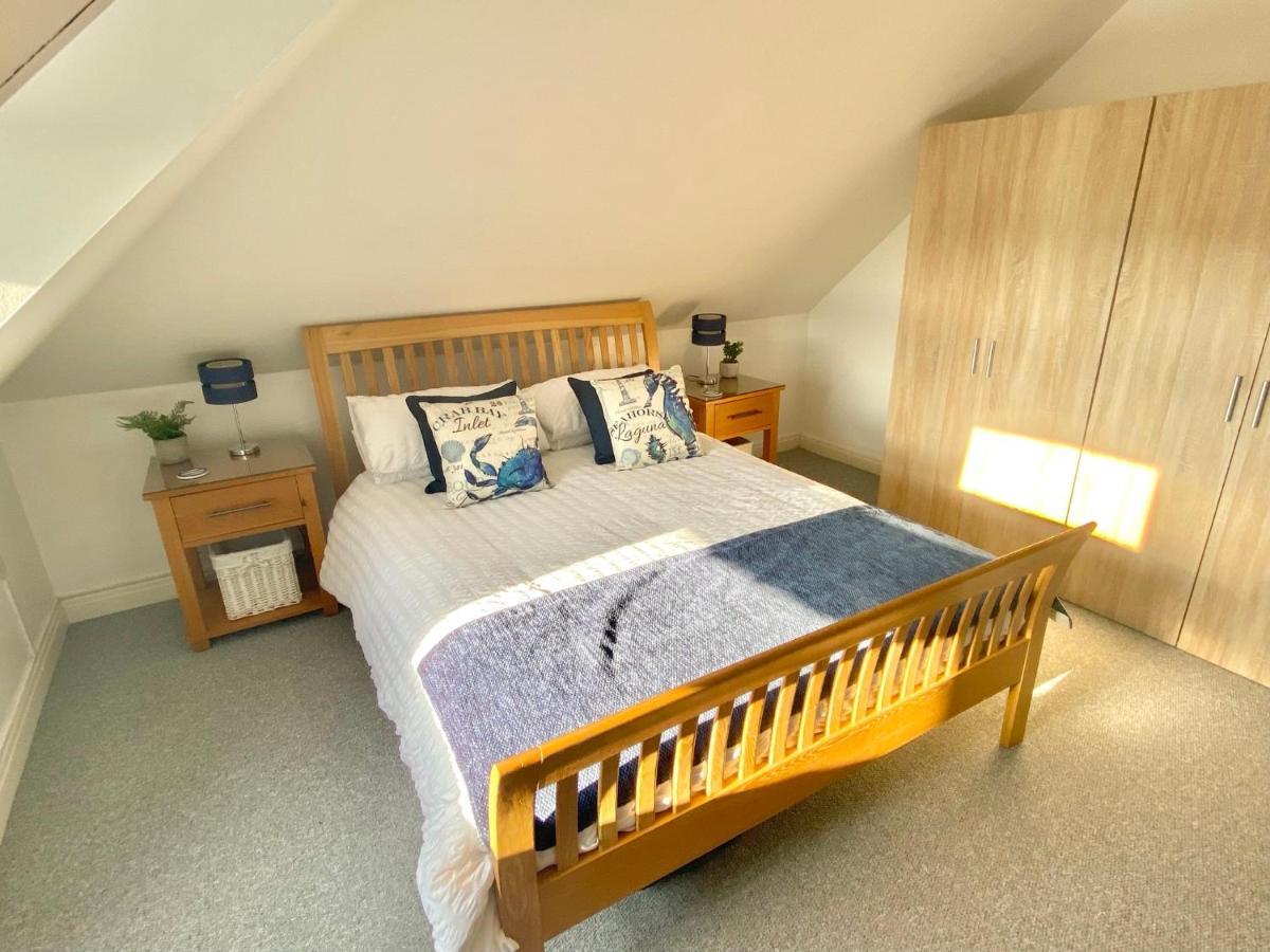 Swanage Holiday Penthouse Apartment, Moments From Beach And Town, On Site Parking, Fast Wifi, Sleeps Up To 6, Rated Exceptional Exteriör bild