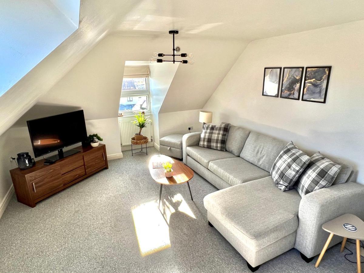 Swanage Holiday Penthouse Apartment, Moments From Beach And Town, On Site Parking, Fast Wifi, Sleeps Up To 6, Rated Exceptional Exteriör bild